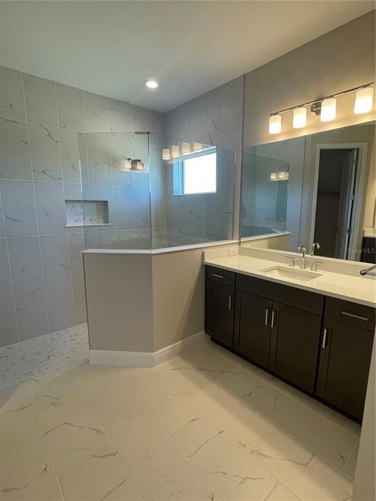 出租: $4,200 (5 贝兹, 4 浴室, 3019 平方英尺)