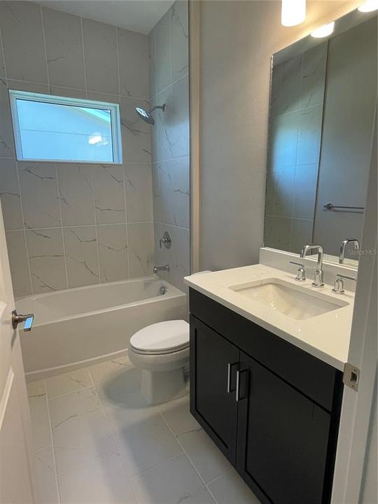 出租: $4,200 (5 贝兹, 4 浴室, 3019 平方英尺)