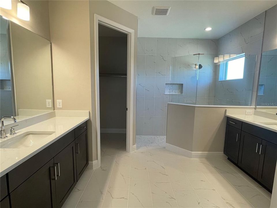 出租: $4,200 (5 贝兹, 4 浴室, 3019 平方英尺)