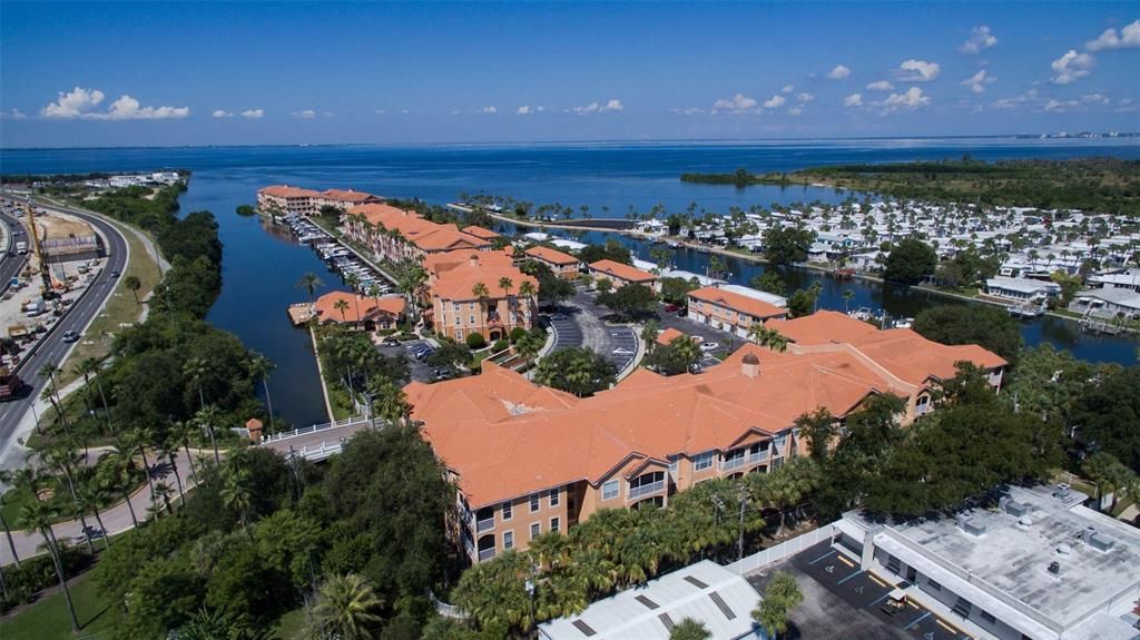 For Rent: $1,750 (1 beds, 1 baths, 654 Square Feet)