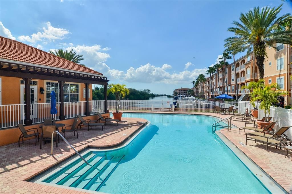 For Rent: $1,750 (1 beds, 1 baths, 654 Square Feet)