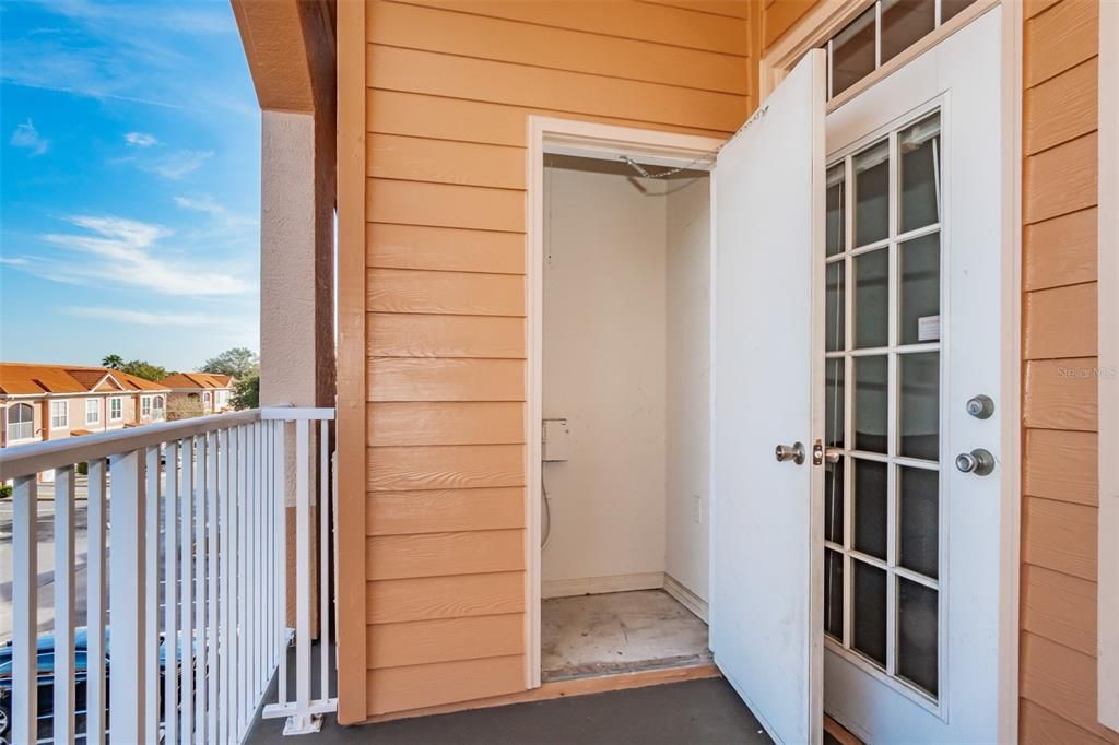 For Rent: $1,750 (1 beds, 1 baths, 654 Square Feet)