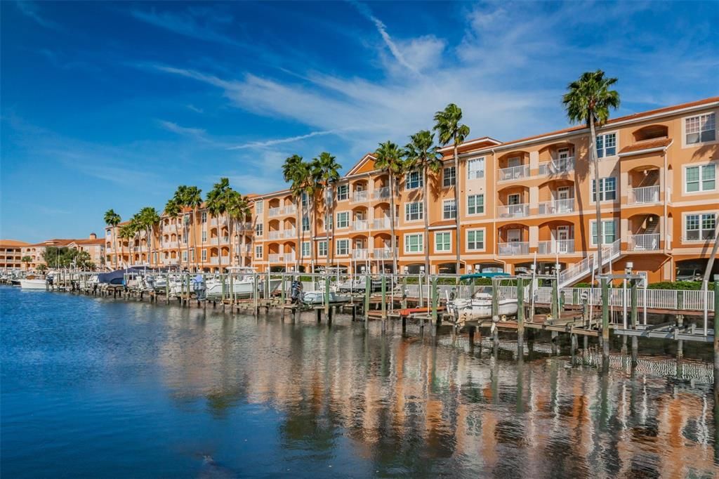 For Rent: $1,750 (1 beds, 1 baths, 654 Square Feet)