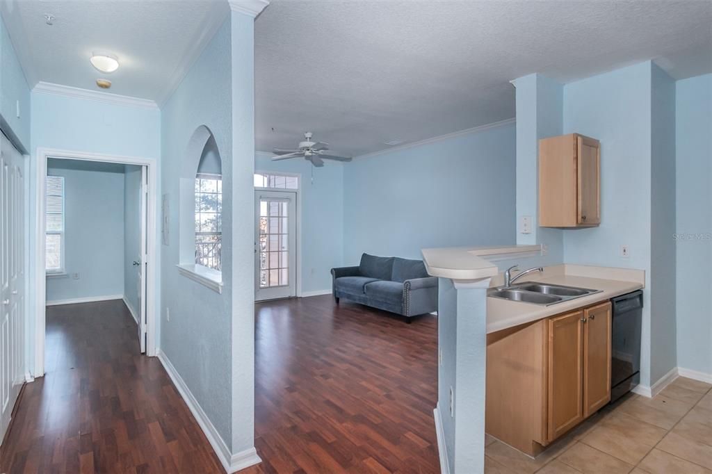 For Rent: $1,750 (1 beds, 1 baths, 654 Square Feet)