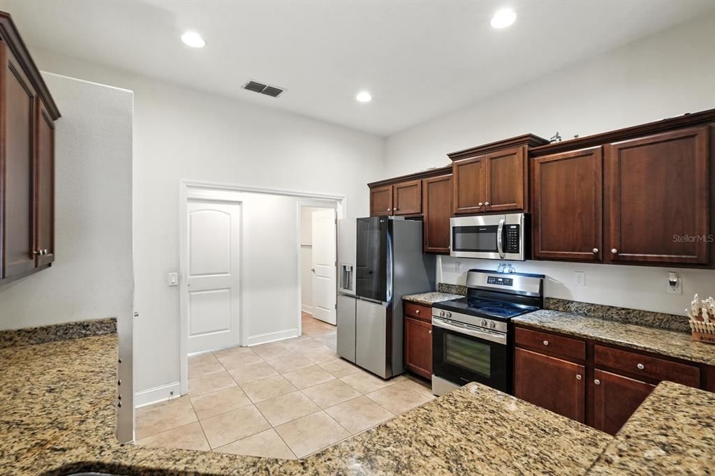 待售: $339,000 (4 贝兹, 3 浴室, 2254 平方英尺)