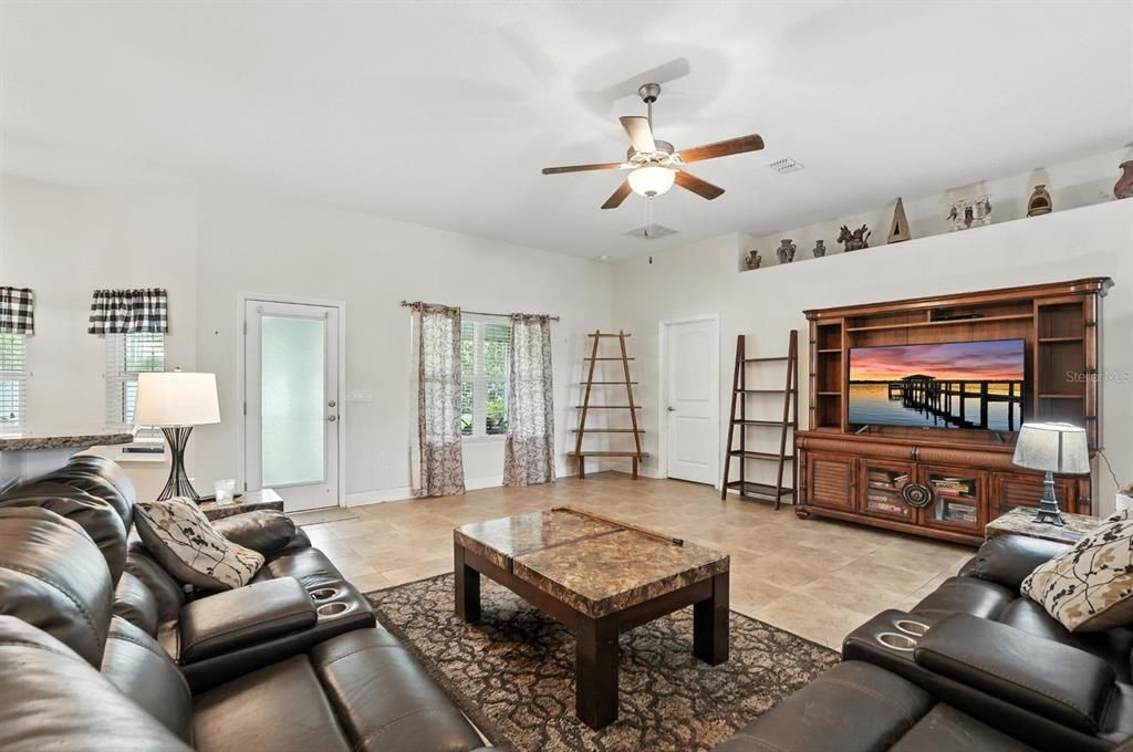 待售: $339,000 (4 贝兹, 3 浴室, 2254 平方英尺)