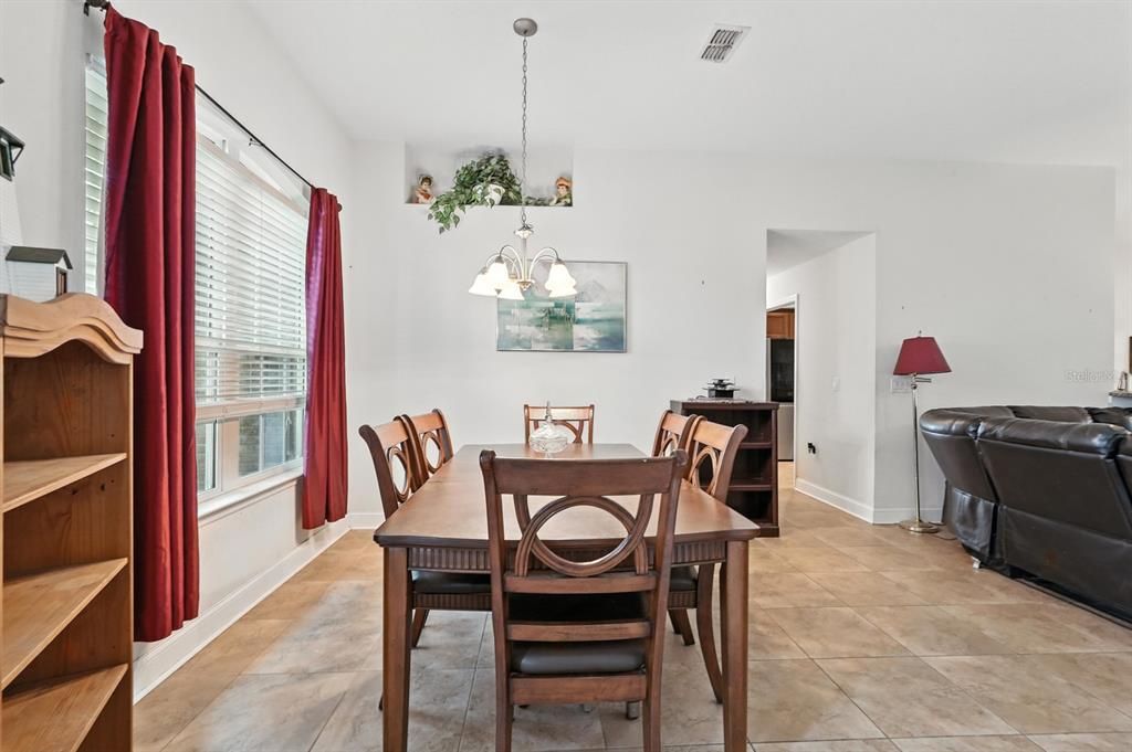 待售: $339,000 (4 贝兹, 3 浴室, 2254 平方英尺)