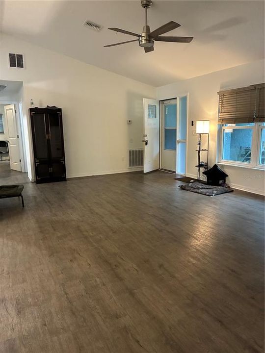 For Sale: $249,000 (3 beds, 2 baths, 1498 Square Feet)