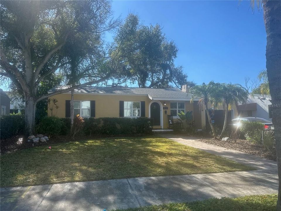 Recently Sold: $800,000 (2 beds, 2 baths, 1428 Square Feet)