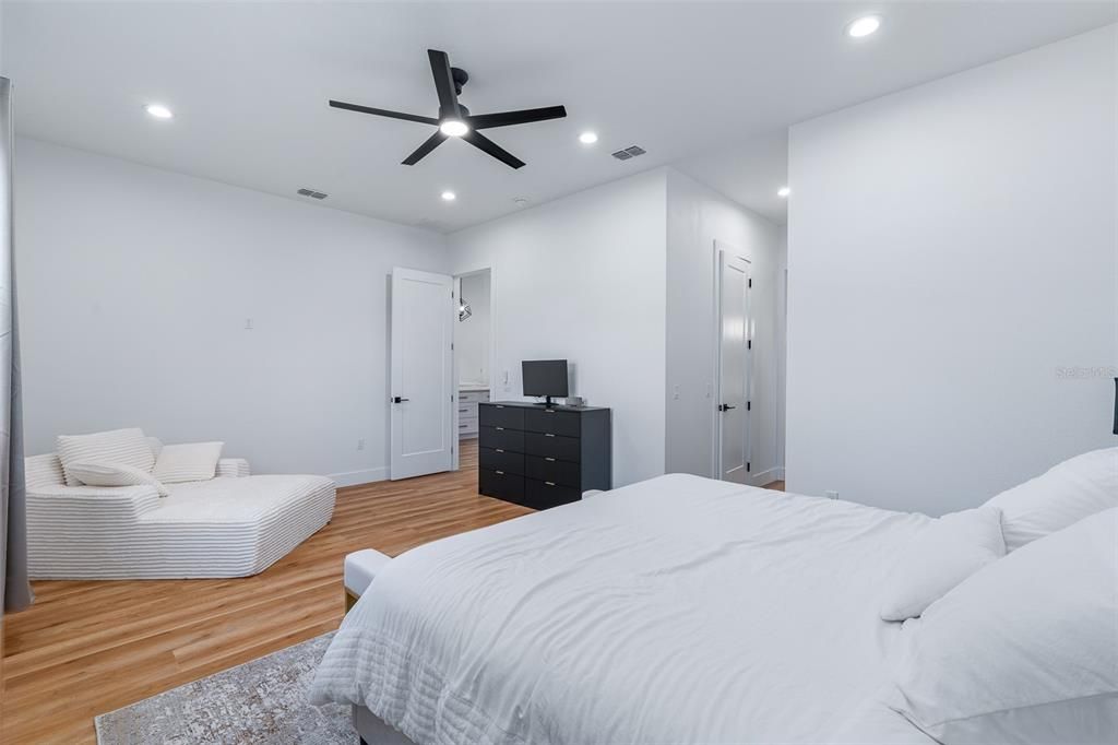 En Venta: $650,000 (4 camas, 3 baños, 2495 Pies cuadrados)