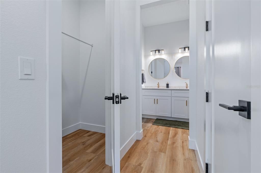 En Venta: $650,000 (4 camas, 3 baños, 2495 Pies cuadrados)