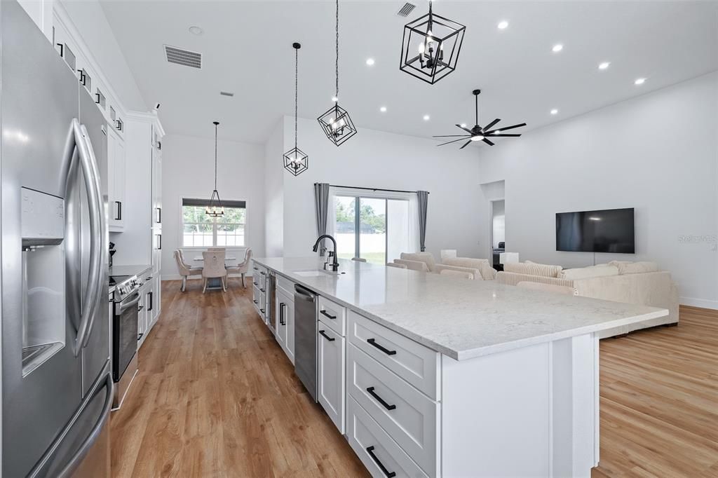 En Venta: $650,000 (4 camas, 3 baños, 2495 Pies cuadrados)