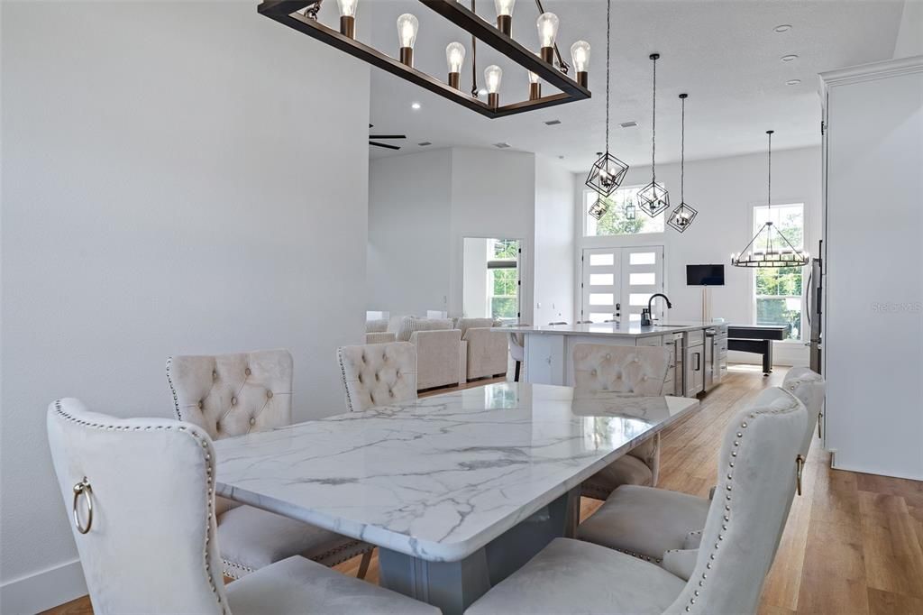 En Venta: $650,000 (4 camas, 3 baños, 2495 Pies cuadrados)