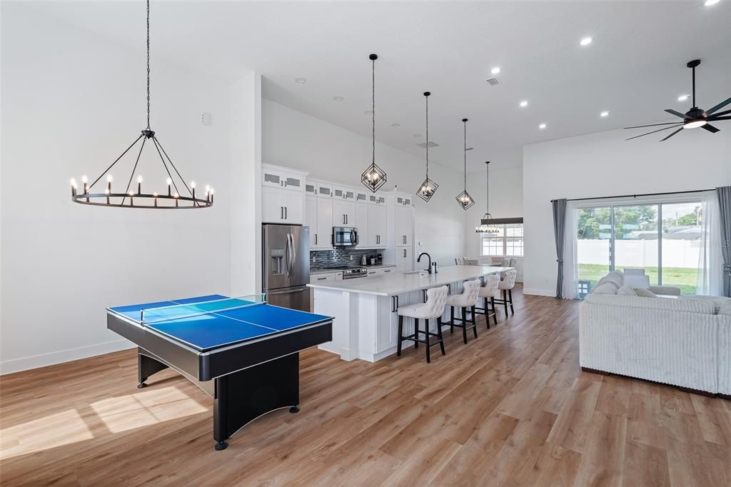 En Venta: $650,000 (4 camas, 3 baños, 2495 Pies cuadrados)