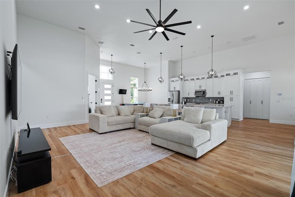 En Venta: $650,000 (4 camas, 3 baños, 2495 Pies cuadrados)