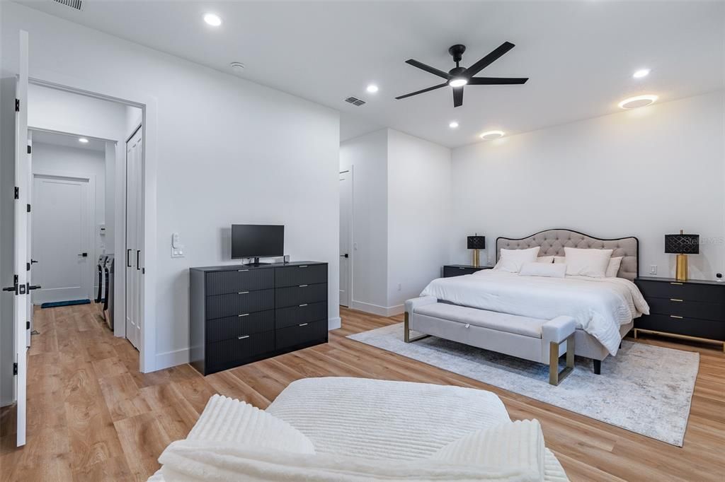 En Venta: $650,000 (4 camas, 3 baños, 2495 Pies cuadrados)