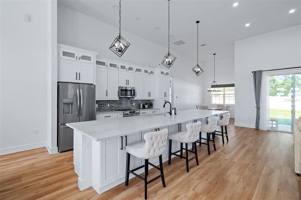 En Venta: $650,000 (4 camas, 3 baños, 2495 Pies cuadrados)