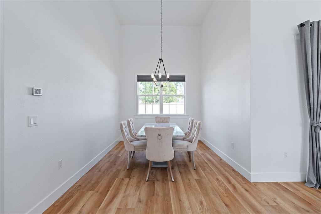 En Venta: $650,000 (4 camas, 3 baños, 2495 Pies cuadrados)