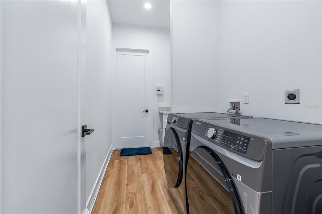 En Venta: $650,000 (4 camas, 3 baños, 2495 Pies cuadrados)