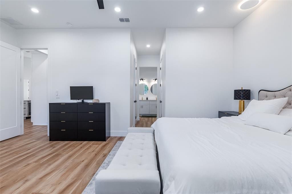 En Venta: $650,000 (4 camas, 3 baños, 2495 Pies cuadrados)