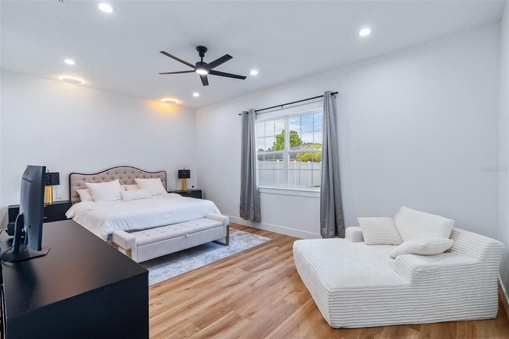 En Venta: $650,000 (4 camas, 3 baños, 2495 Pies cuadrados)