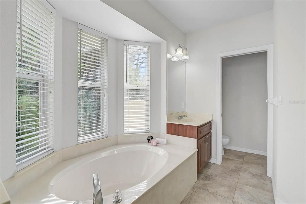 待售: $650,000 (3 贝兹, 2 浴室, 2107 平方英尺)