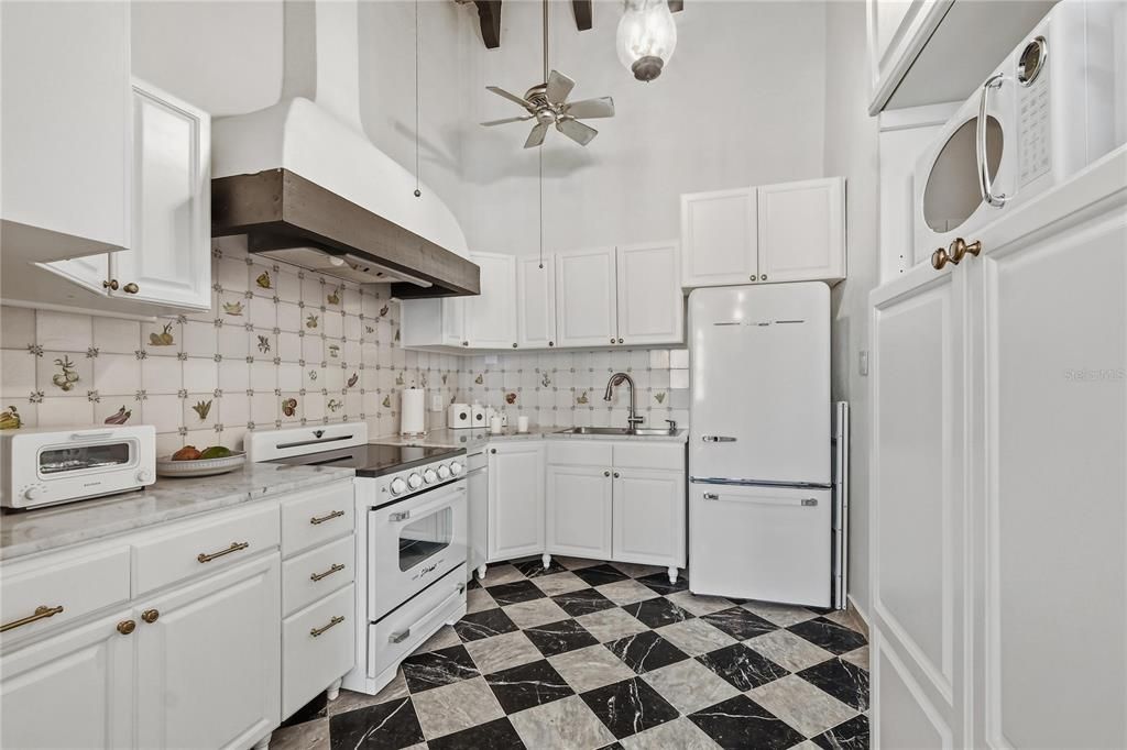 В аренду: $7,000 (2 спален, 2 ванн, 1900 Квадратных фут)