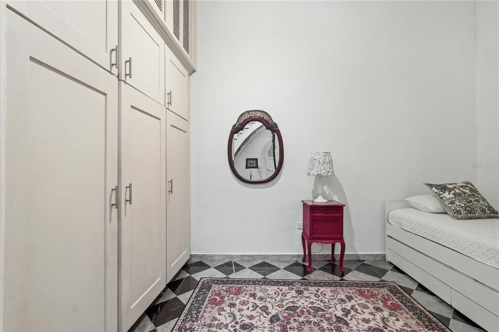 В аренду: $7,000 (2 спален, 2 ванн, 1900 Квадратных фут)