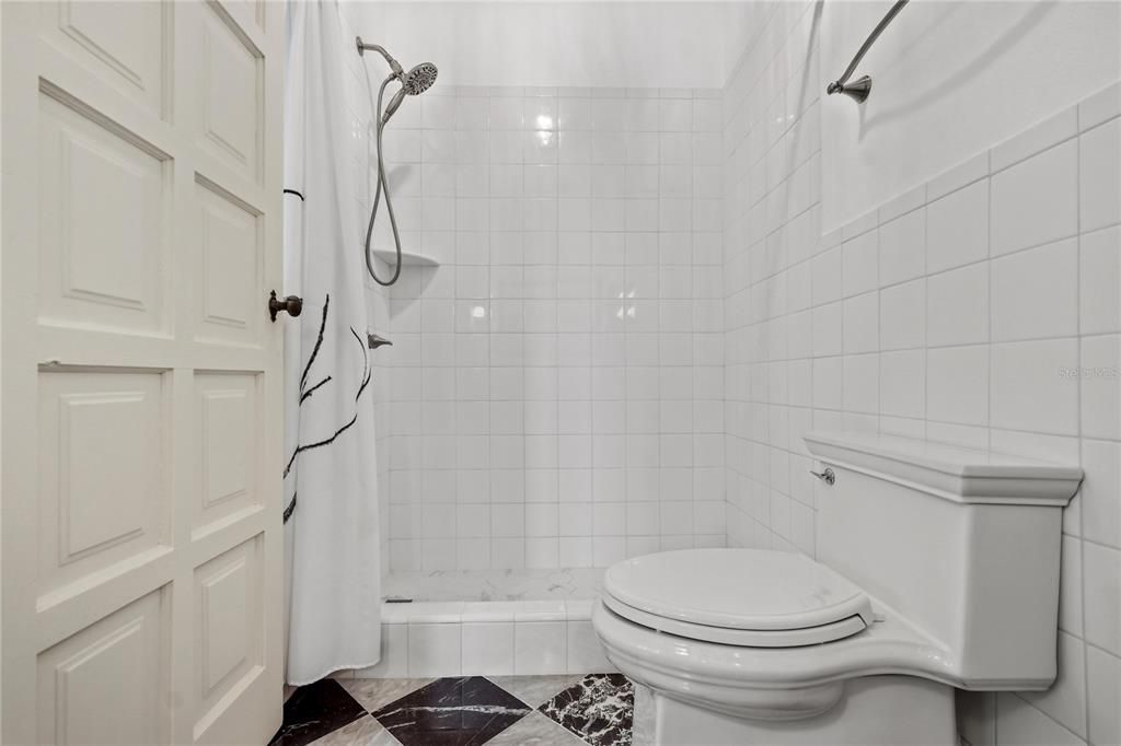 В аренду: $7,000 (2 спален, 2 ванн, 1900 Квадратных фут)