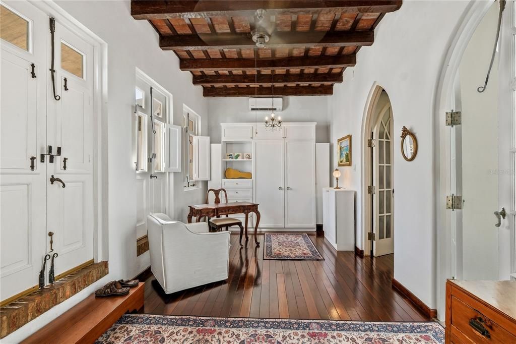 В аренду: $7,000 (2 спален, 2 ванн, 1900 Квадратных фут)