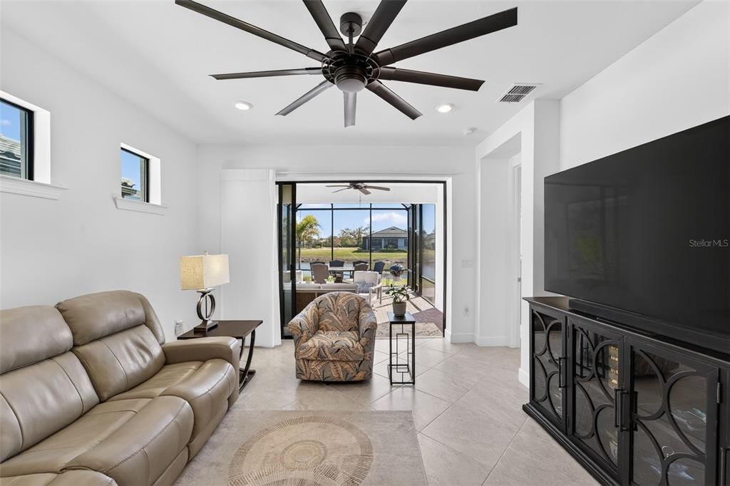 For Sale: $395,000 (2 beds, 2 baths, 1654 Square Feet)