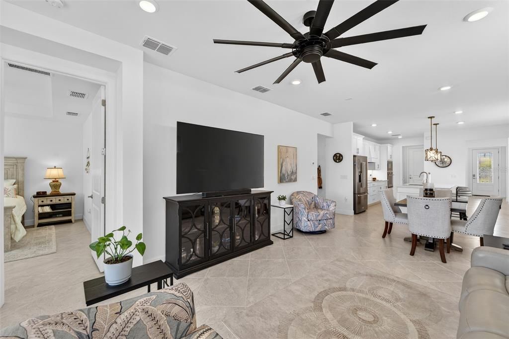 For Sale: $395,000 (2 beds, 2 baths, 1654 Square Feet)