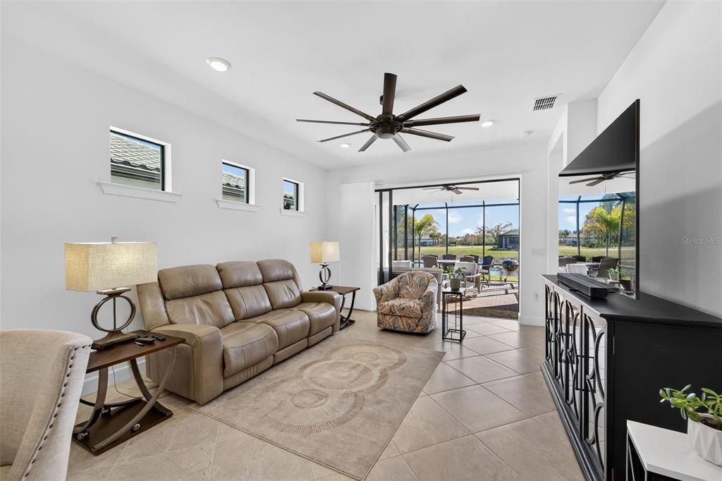 For Sale: $395,000 (2 beds, 2 baths, 1654 Square Feet)