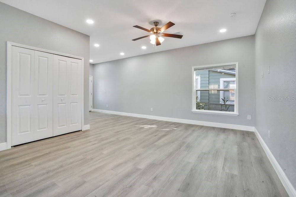 Под контрактом: $2,200 (3 спален, 2 ванн, 1465 Квадратных фут)