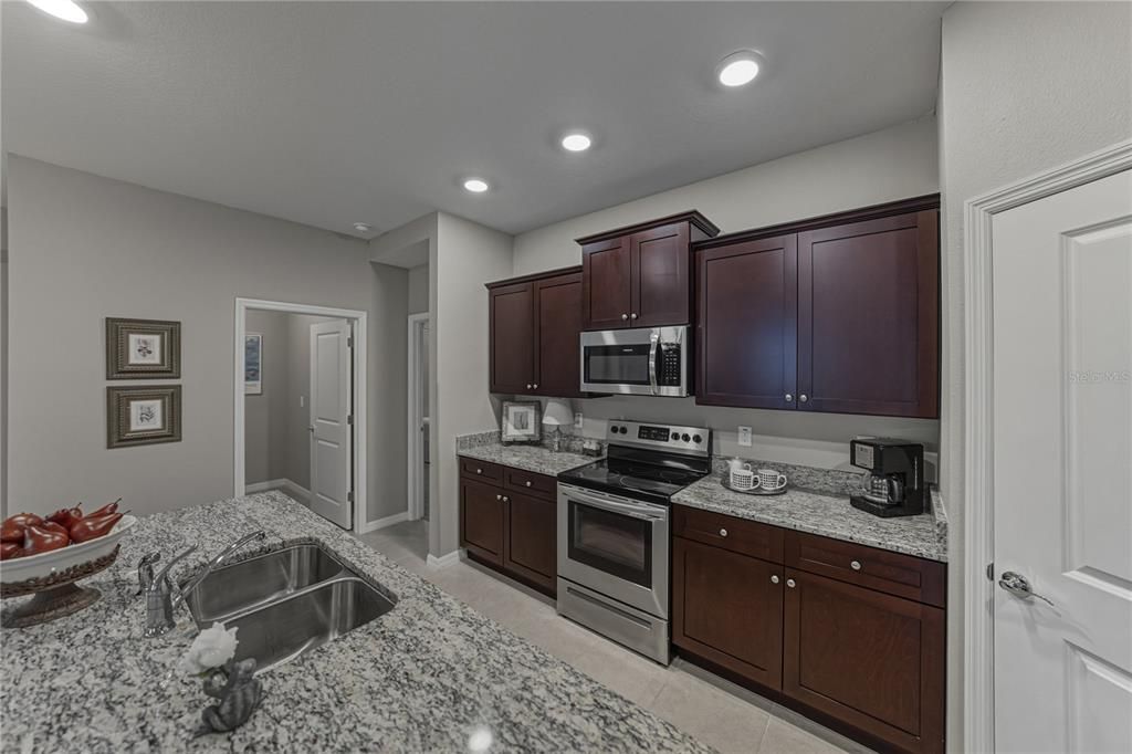 For Sale: $399,000 (2 beds, 2 baths, 1822 Square Feet)