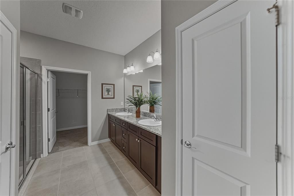 For Sale: $399,000 (2 beds, 2 baths, 1822 Square Feet)