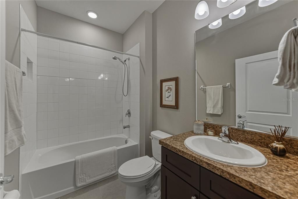 For Sale: $399,000 (2 beds, 2 baths, 1822 Square Feet)