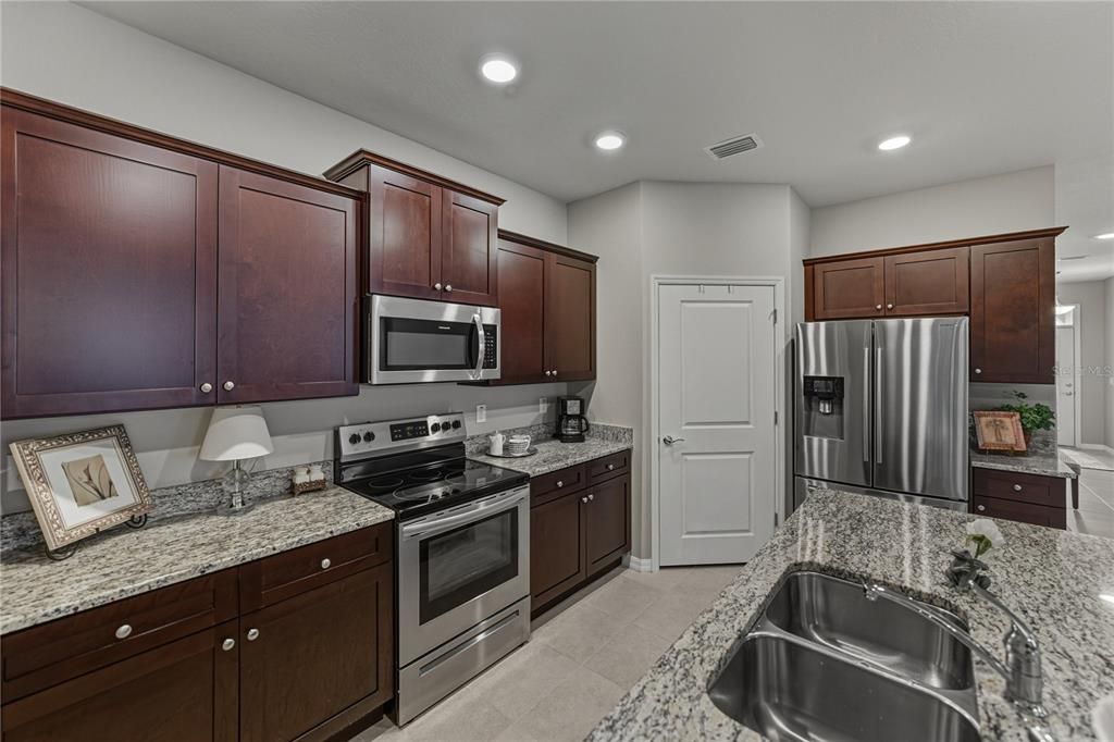 For Sale: $399,000 (2 beds, 2 baths, 1822 Square Feet)