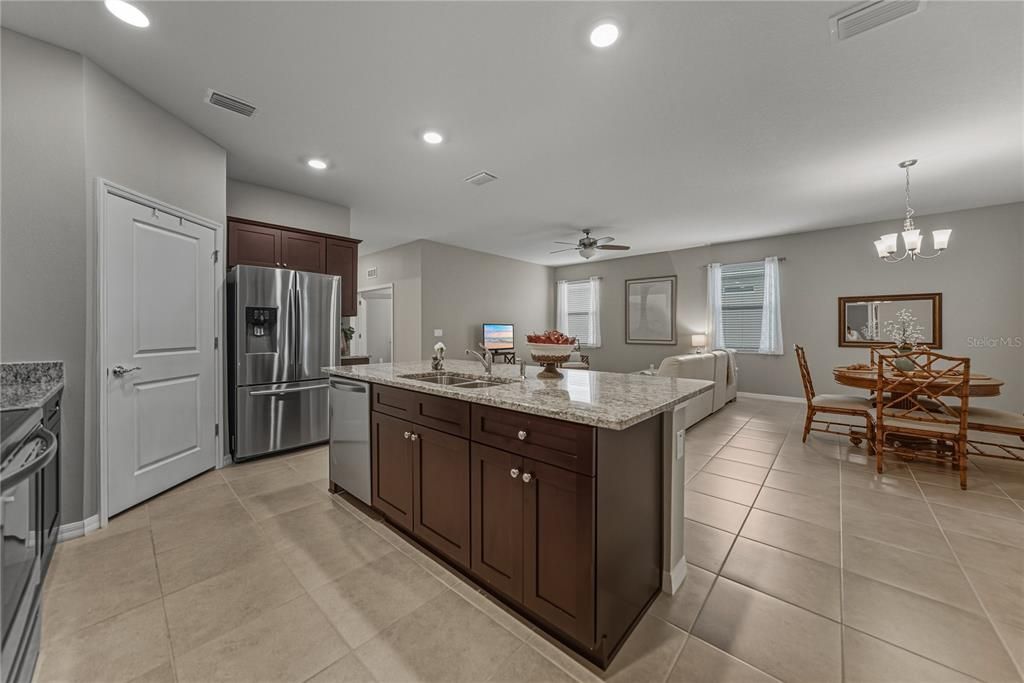 For Sale: $399,000 (2 beds, 2 baths, 1822 Square Feet)