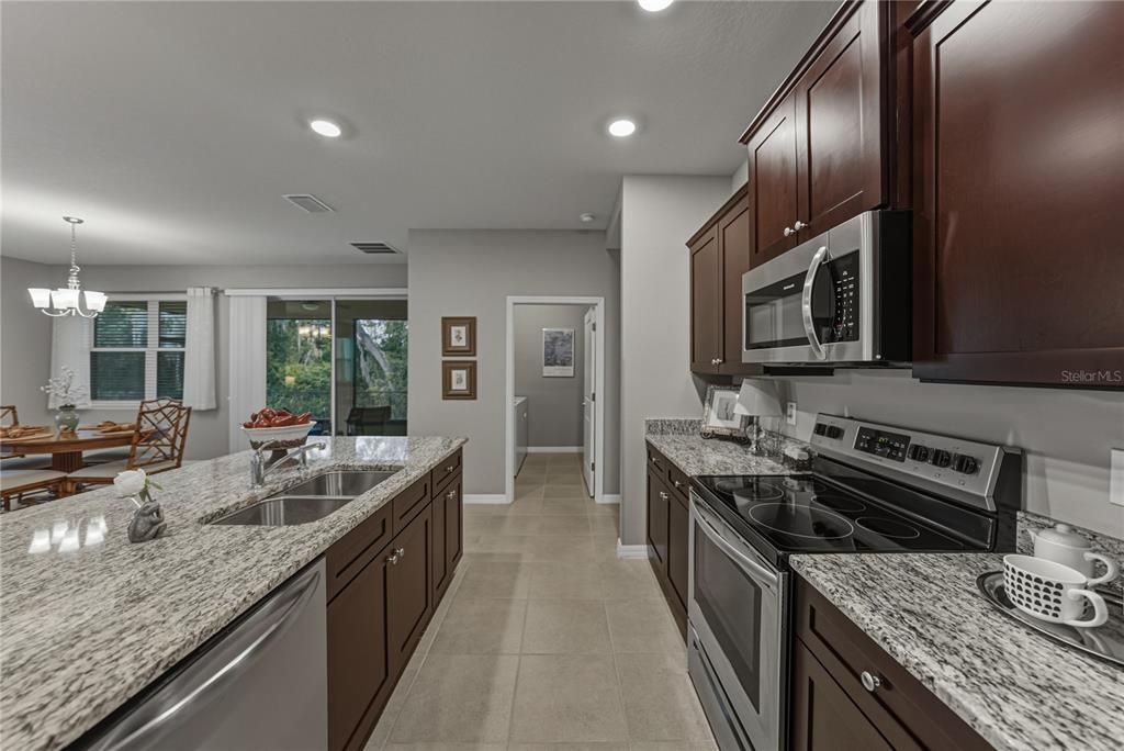 For Sale: $399,000 (2 beds, 2 baths, 1822 Square Feet)