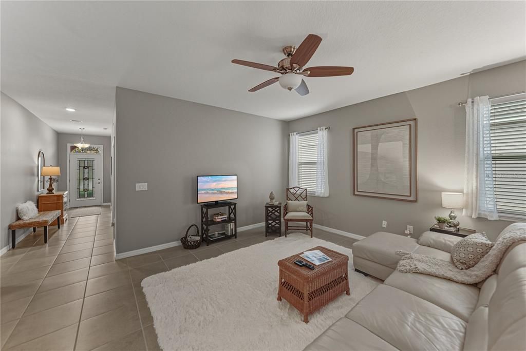 For Sale: $399,000 (2 beds, 2 baths, 1822 Square Feet)