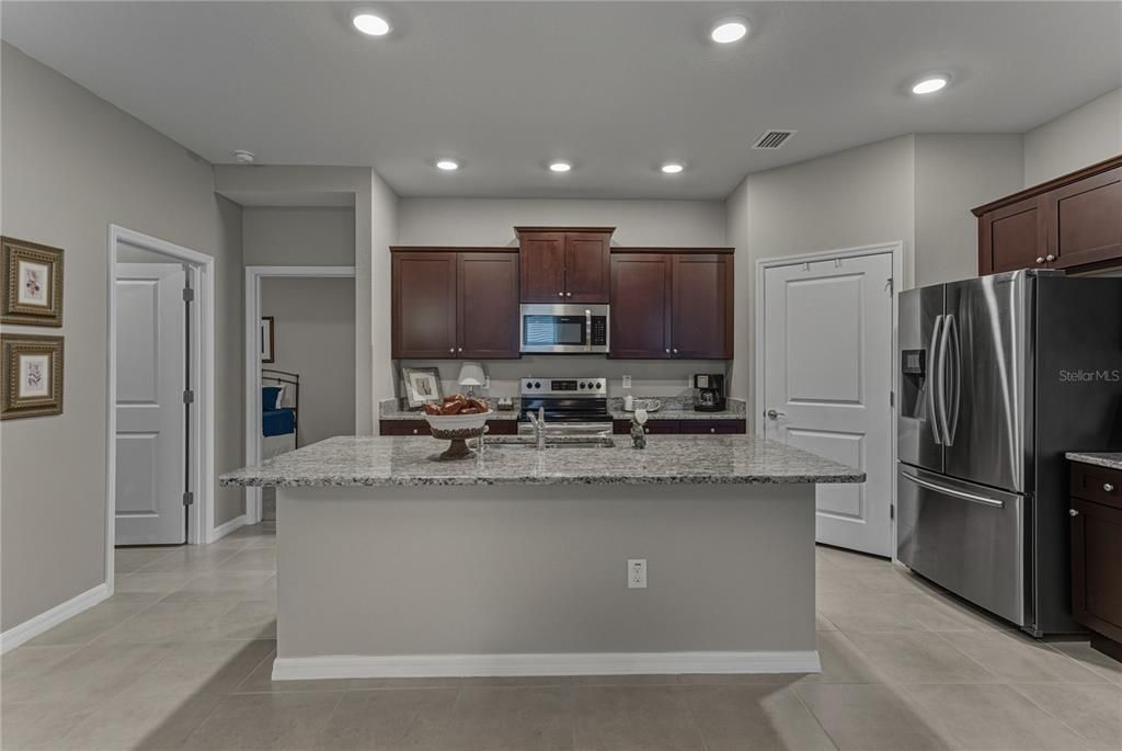 For Sale: $399,000 (2 beds, 2 baths, 1822 Square Feet)