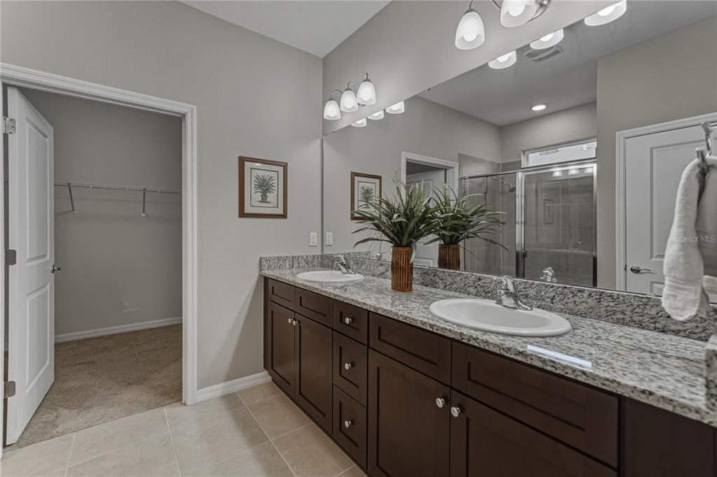 For Sale: $399,000 (2 beds, 2 baths, 1822 Square Feet)