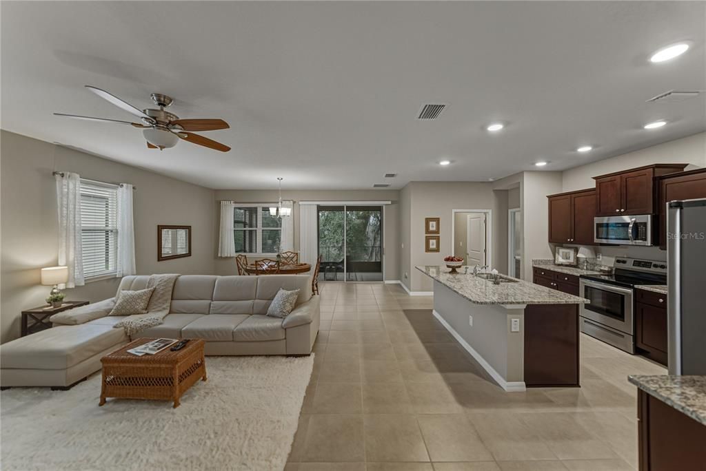 For Sale: $399,000 (2 beds, 2 baths, 1822 Square Feet)