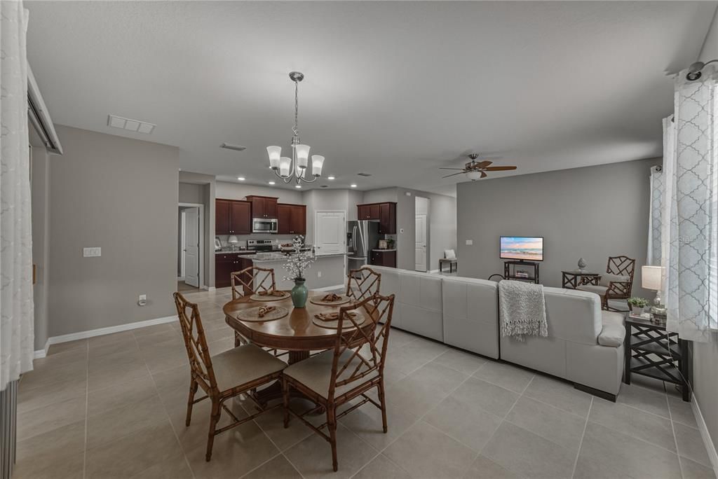 For Sale: $399,000 (2 beds, 2 baths, 1822 Square Feet)