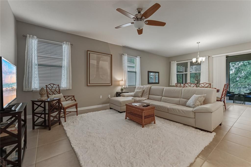 For Sale: $399,000 (2 beds, 2 baths, 1822 Square Feet)