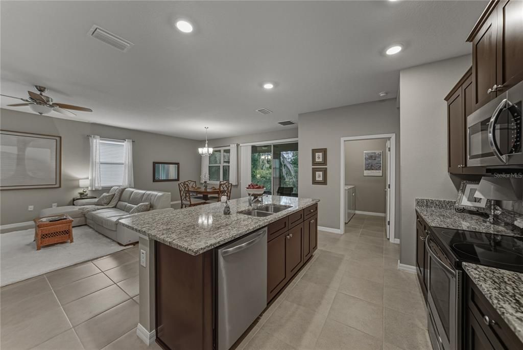 For Sale: $399,000 (2 beds, 2 baths, 1822 Square Feet)