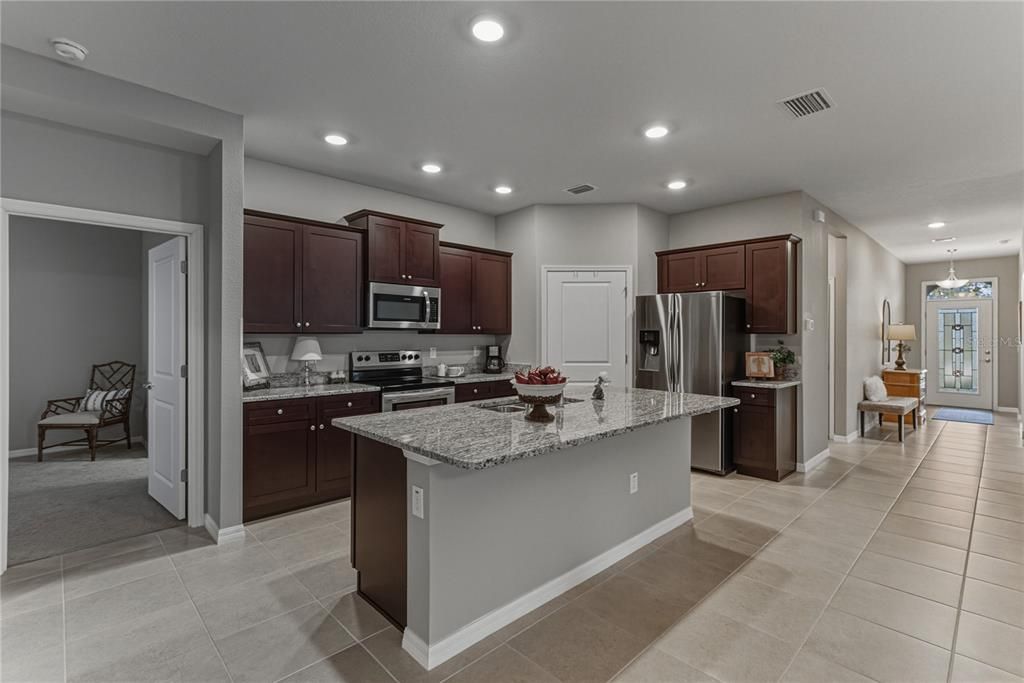 For Sale: $399,000 (2 beds, 2 baths, 1822 Square Feet)