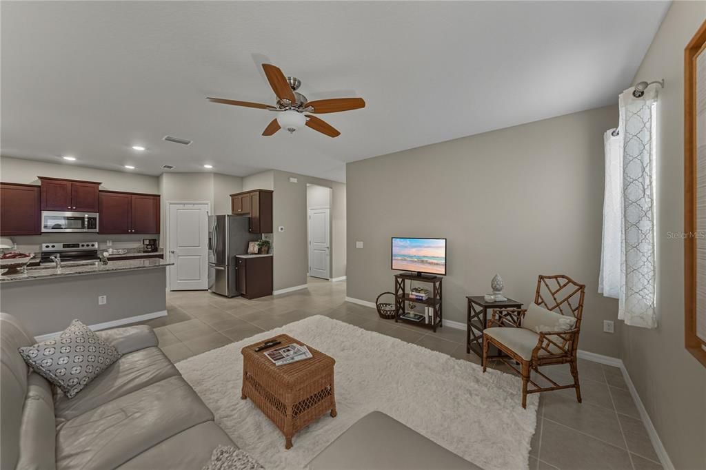 For Sale: $399,000 (2 beds, 2 baths, 1822 Square Feet)