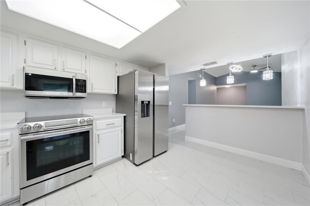 待售: $349,900 (4 贝兹, 2 浴室, 1474 平方英尺)